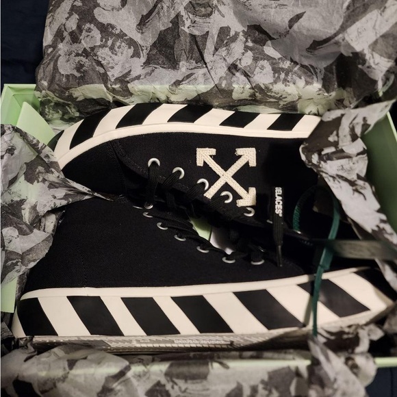 Off-White c/o Virgil Abloh™ - Picture 3 of 8